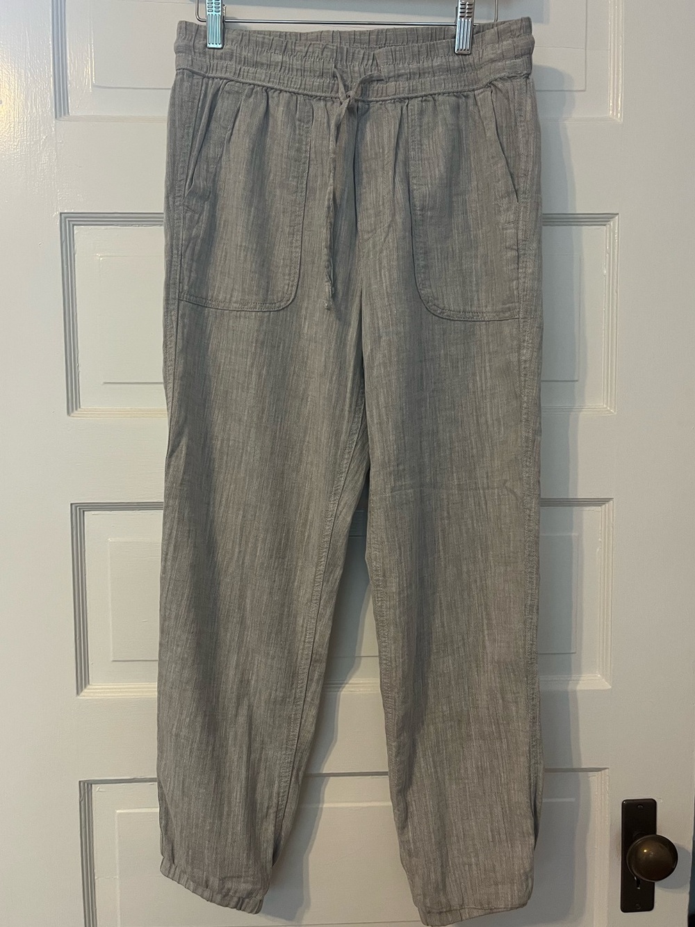 GAP Women’s lightweight herringbone Drawstring Joggers